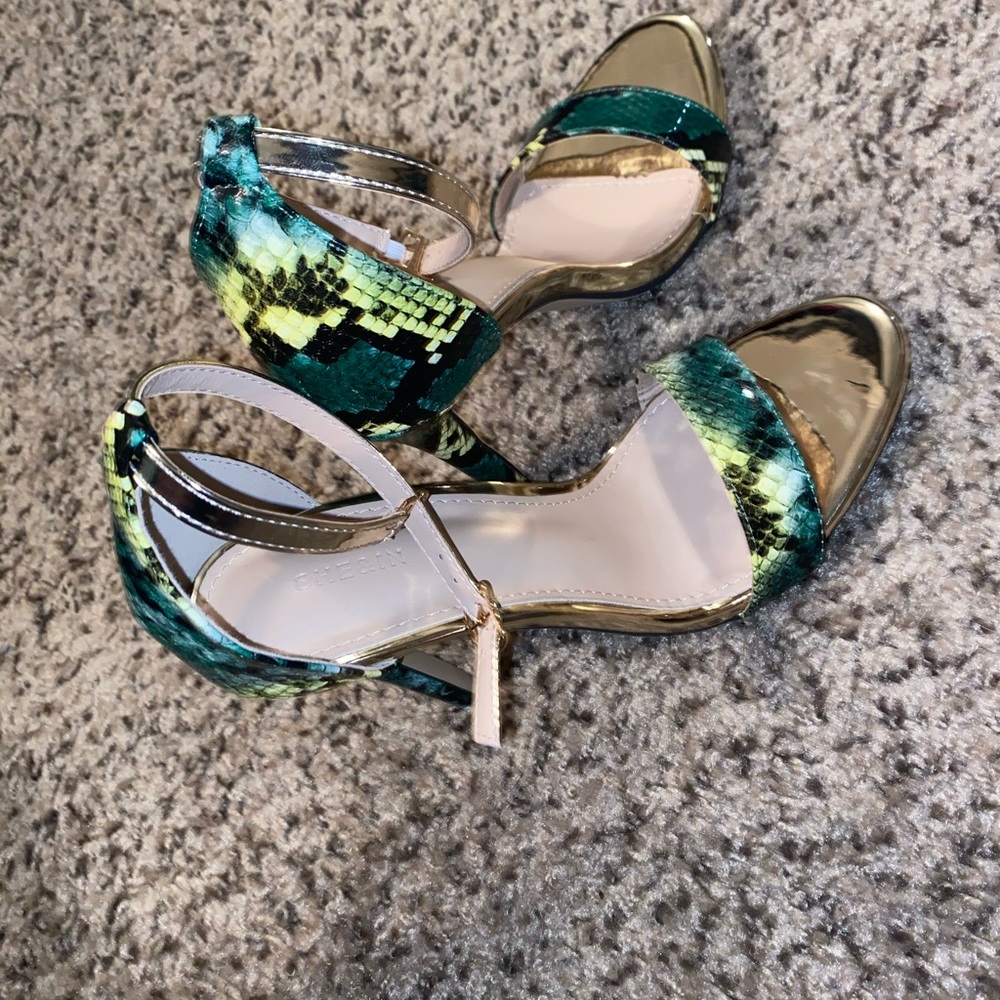 SNAKESKIN PRINT HEELS